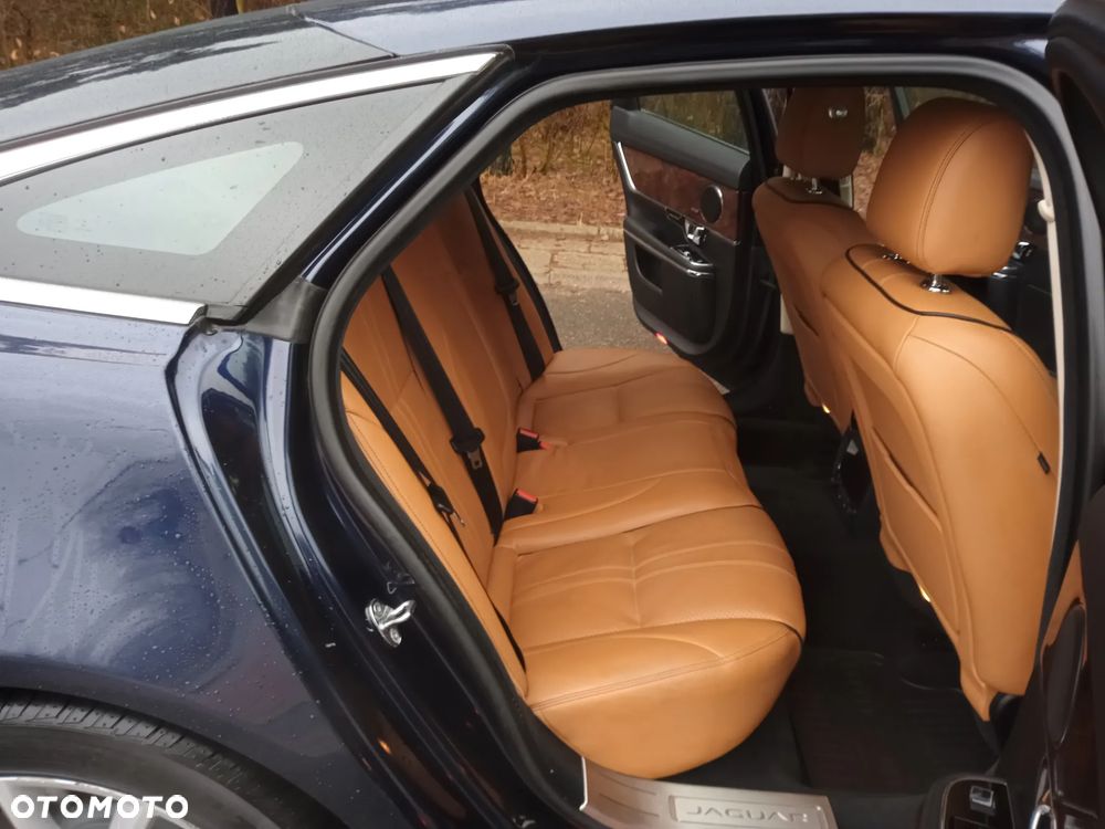 Jaguar XJ 3.0 T AWD R-Sport - 12