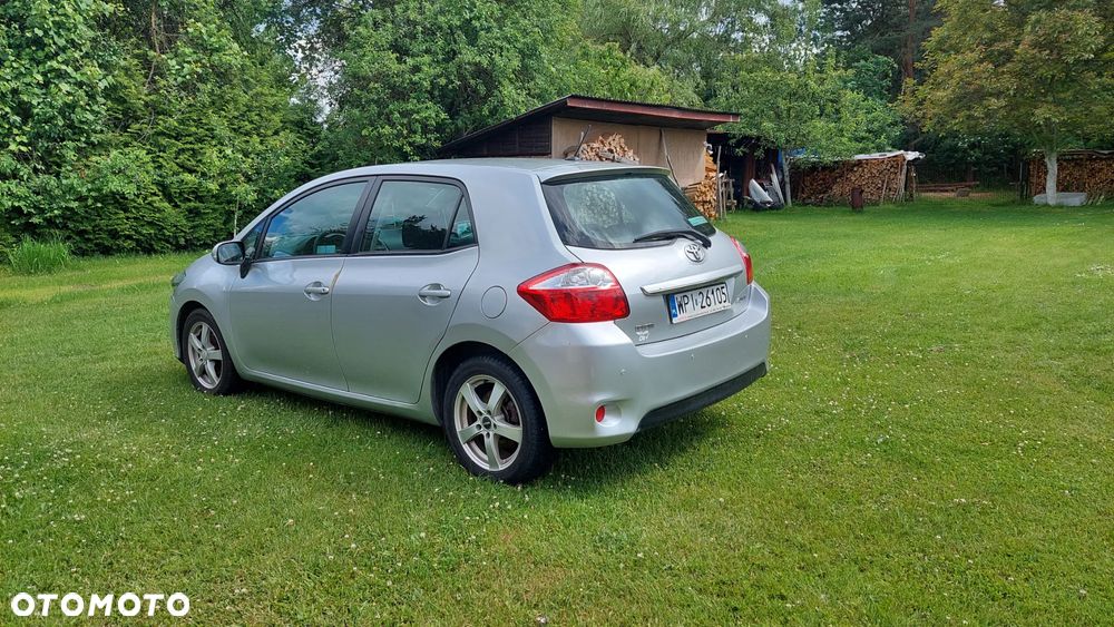 Toyota Auris 1.6 Premium + MM - 2