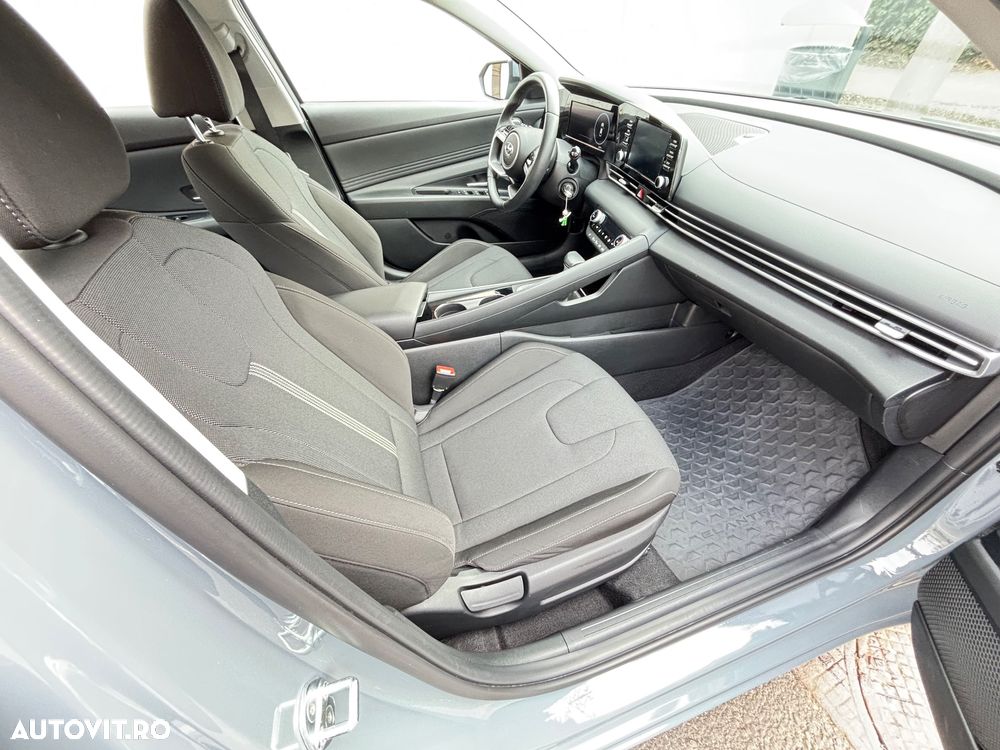 Hyundai Elantra 1.6 l 123 CP CVT Highway - 18