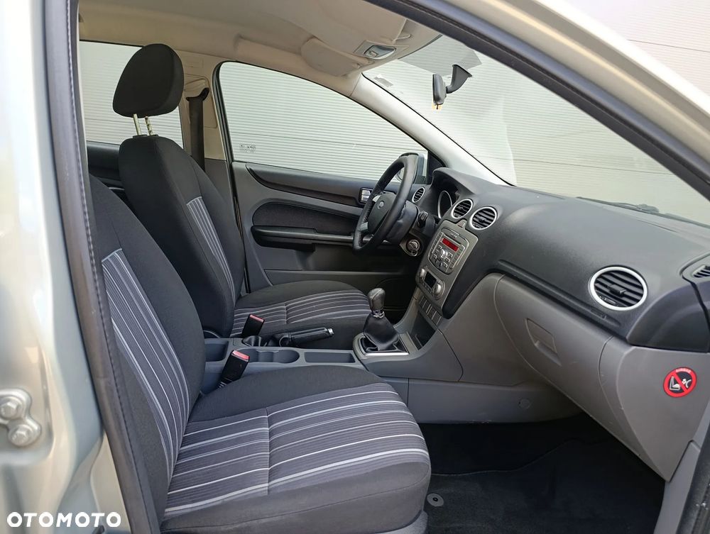 Ford Focus 1.6 16V Style+ - 14