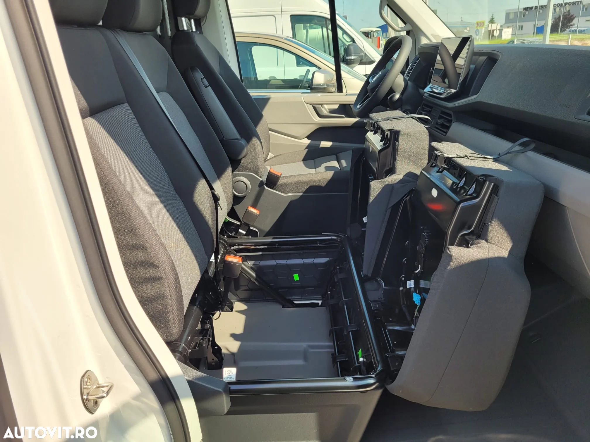 Volkswagen Crafter 35 Furgon L4H3 140CP M6 - 13