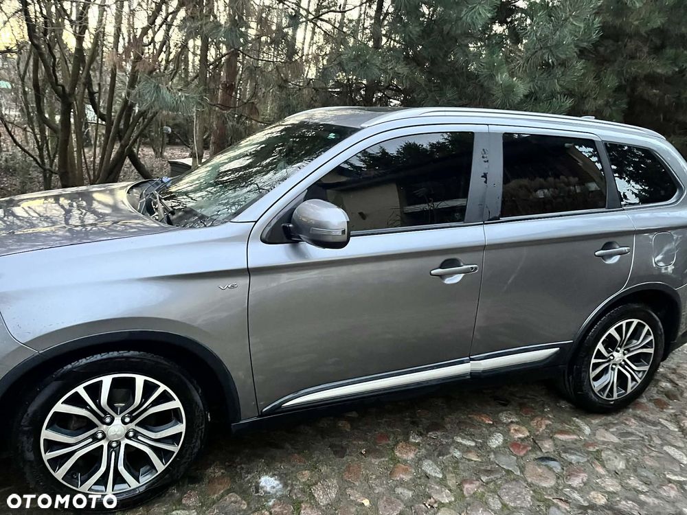 Mitsubishi Outlander - 4