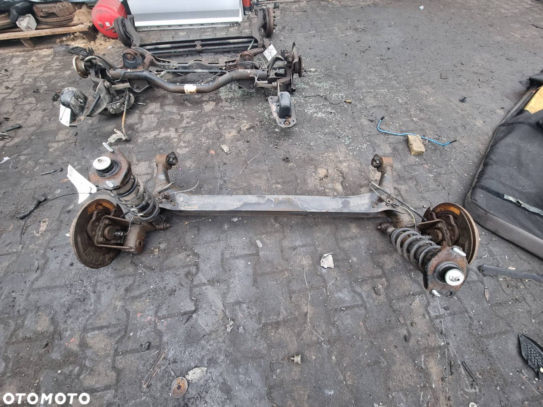 BELKA / SANKI TYŁ TOYOTA COROLLA VERSO - 1