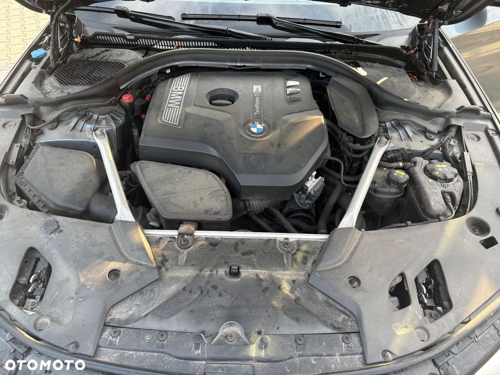 BMW Seria 5 530i GPF xDrive Sport Line sport - 9
