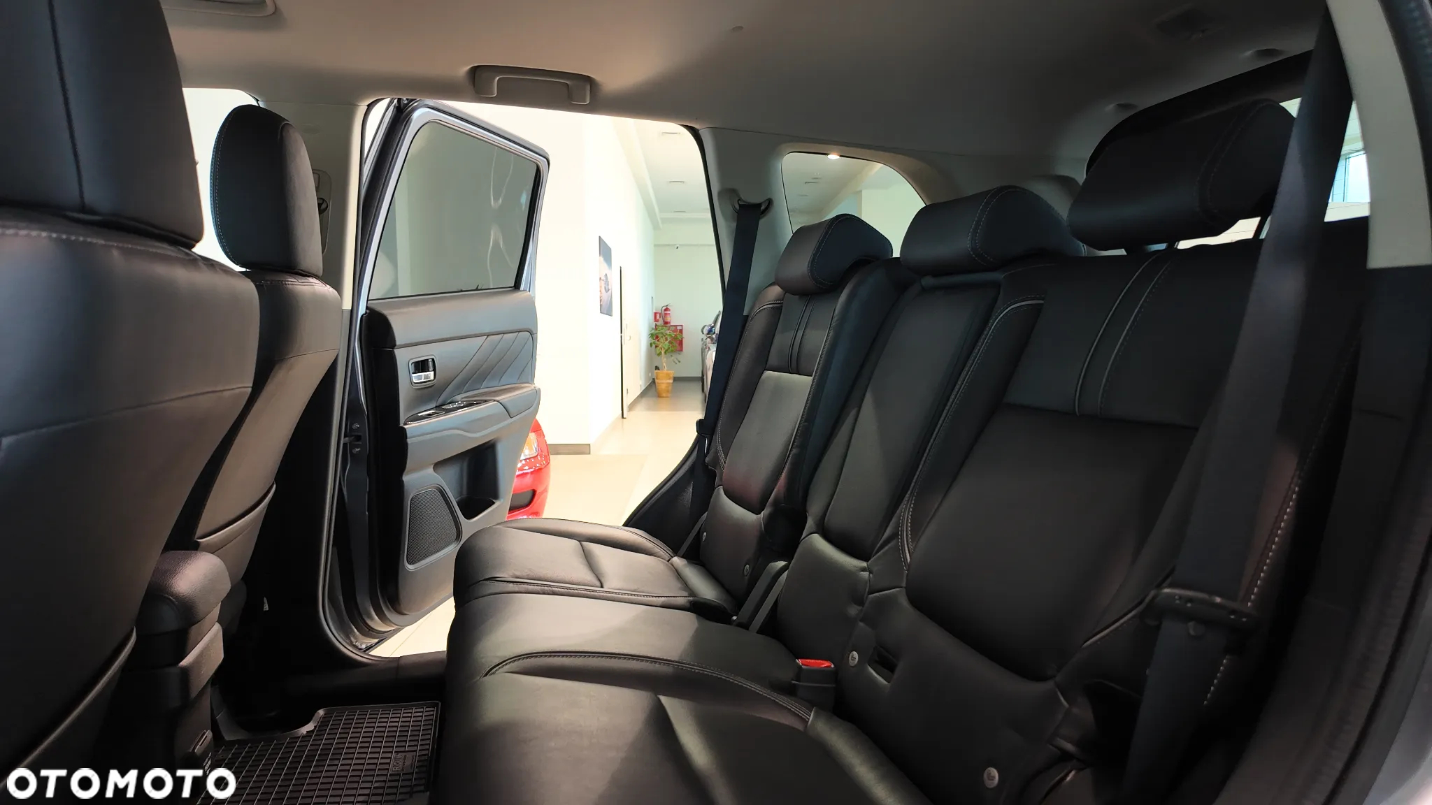 Mitsubishi Outlander 2.0 4WD Plug-In Hybrid - 31