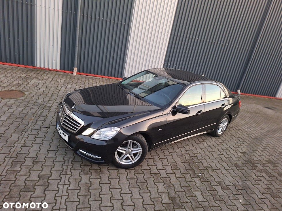 Mercedes-Benz Klasa E 200 CGI BlueEFFICIENCY 7G-TRONIC Avantgarde - 34