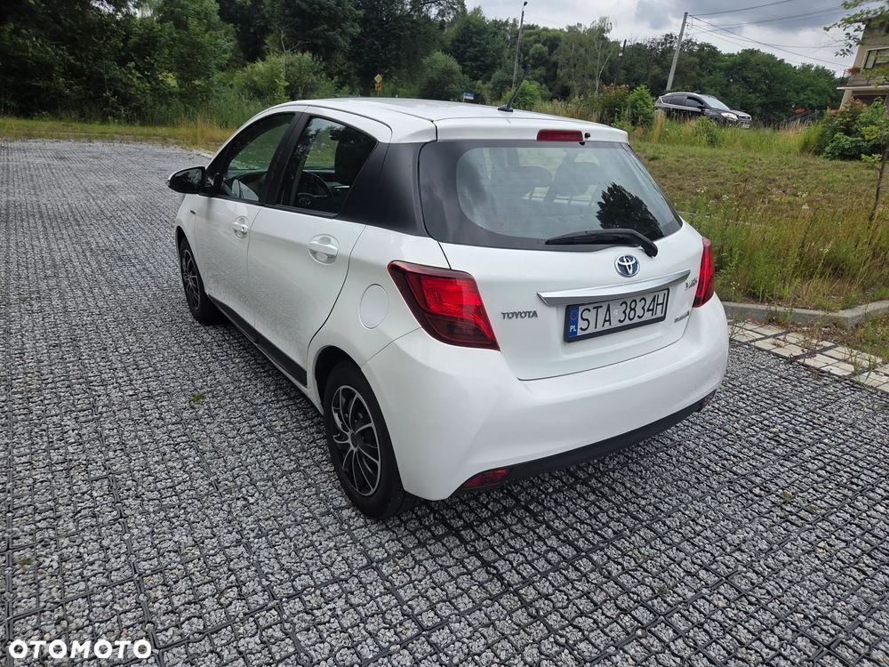 Toyota Yaris Hybrid 100 Sol - 8