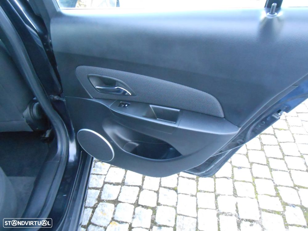 Chevrolet Cruze 1.6 LT - 21