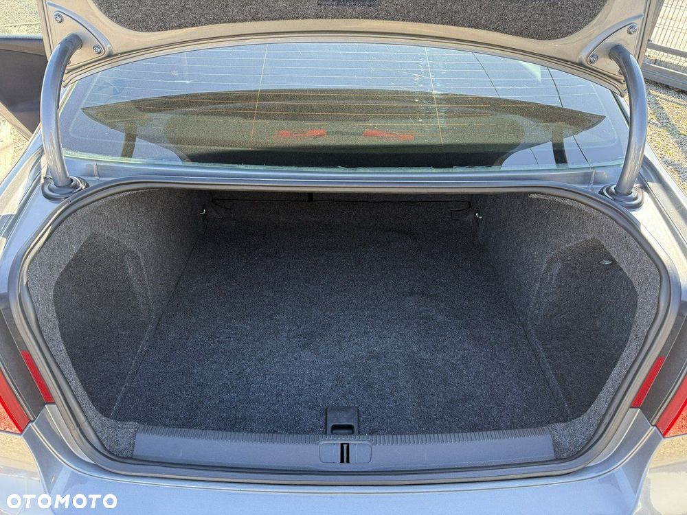 Volkswagen Passat - 22