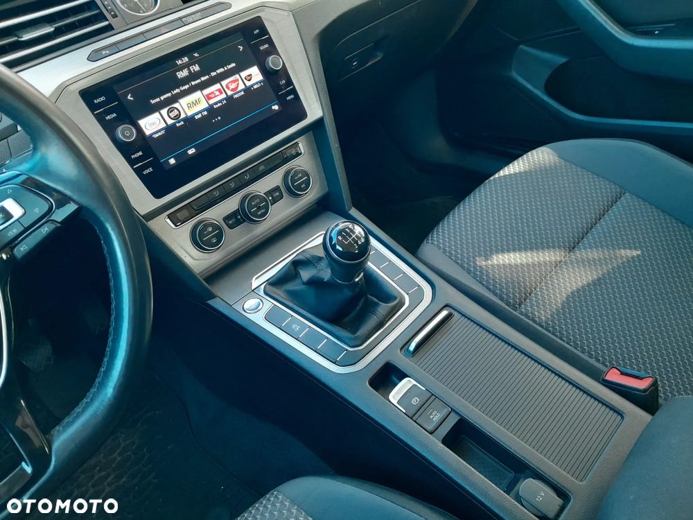 Volkswagen Passat - 13