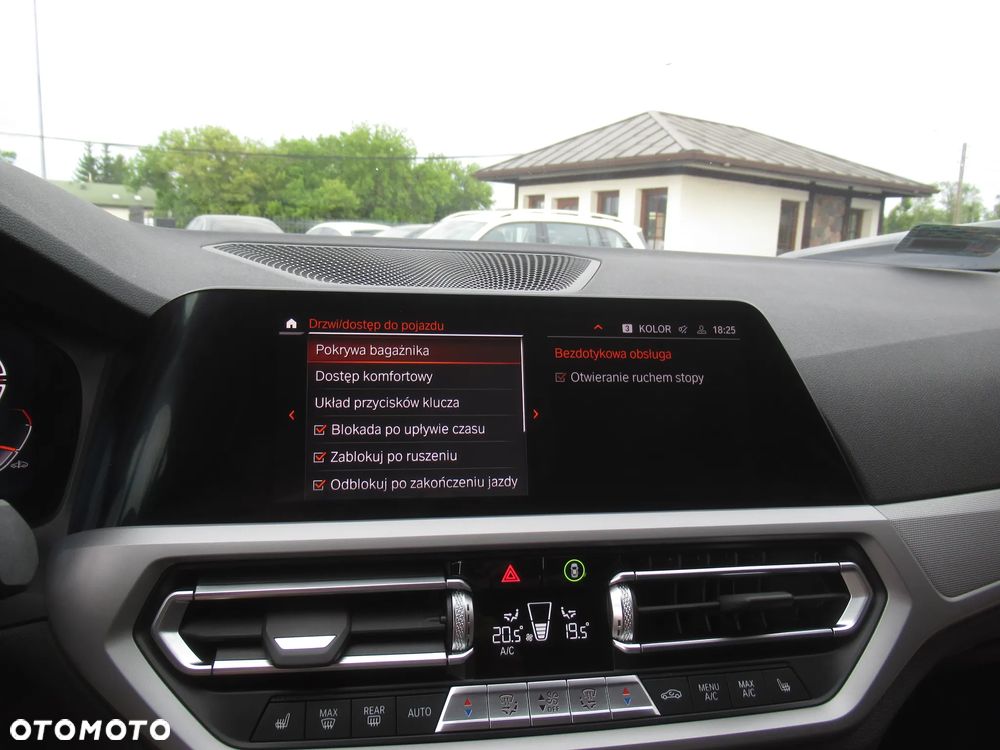 BMW Seria 3 330i xDrive - 28