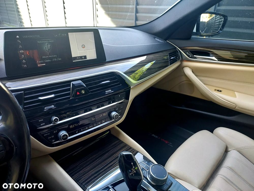 BMW Seria 5 530i GPF Sport Line sport - 10