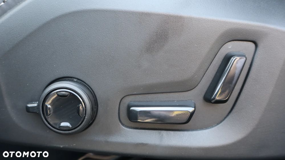 Volvo XC 60 B5 B AWD Ultra Dark - 17