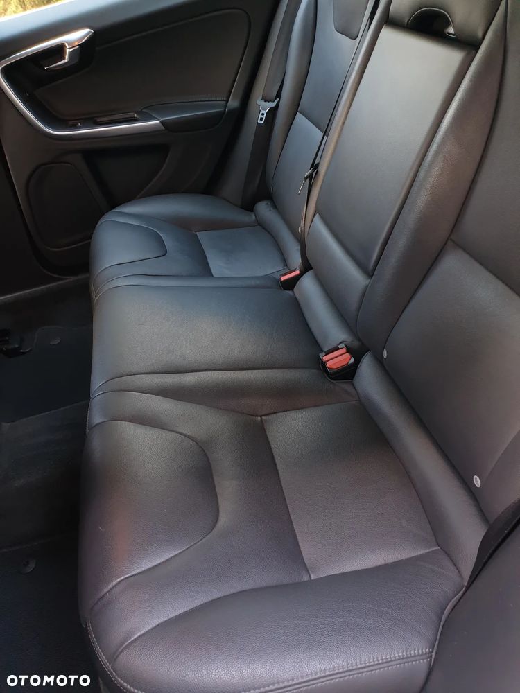 Volvo V60 D3 Geartronic Summum - 36