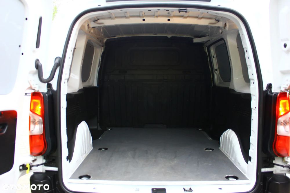 Toyota PROACE CITY BLASZAK 2 OSOBOWY 1.2 D-4T BENZYNA 110KM PEWNE AUTO FV23% - 37