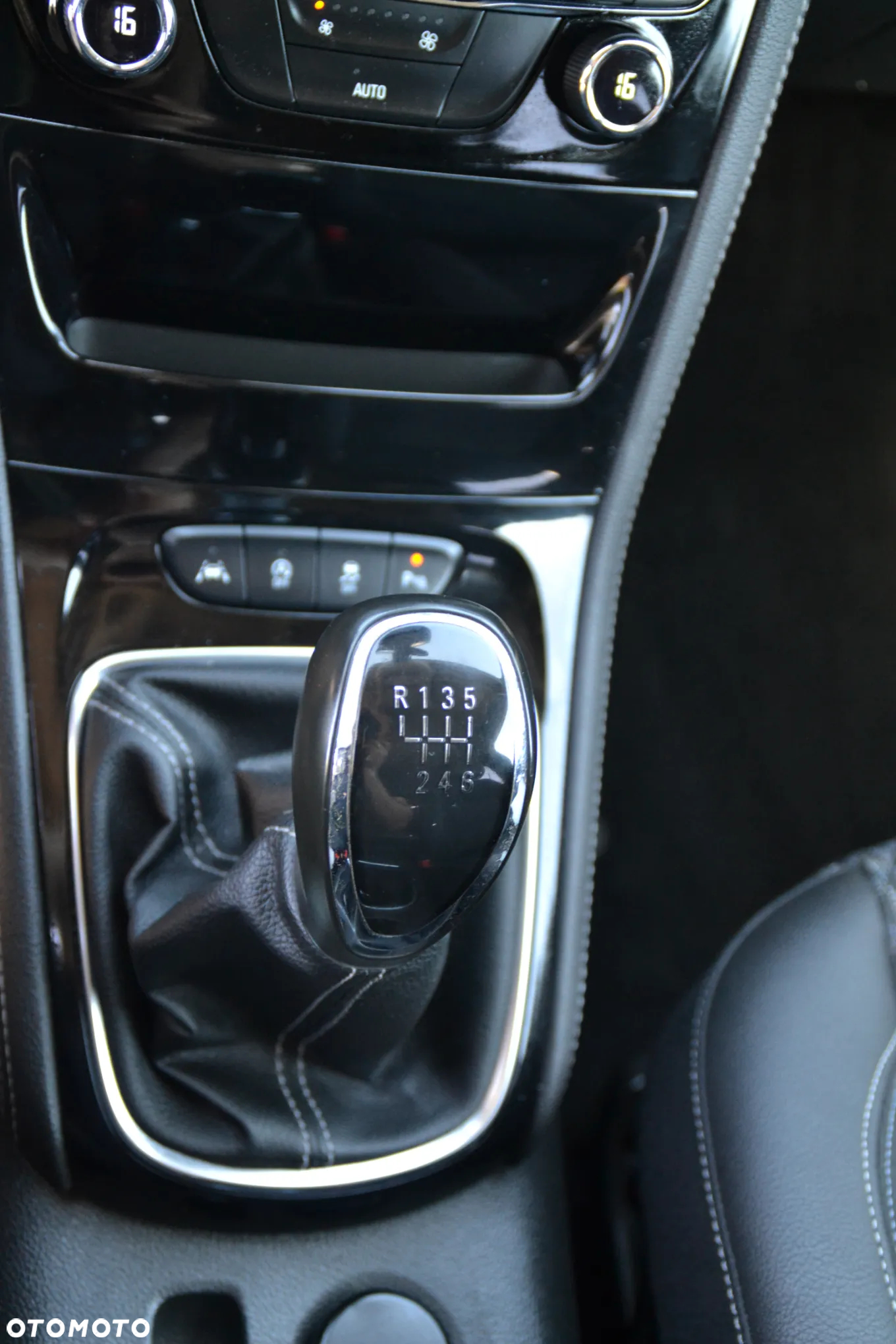 Opel Astra 1.4 Turbo Sports Tourer 120 Jahre - 32
