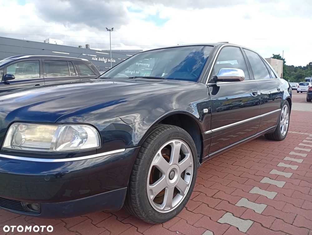 Audi S8 - 8