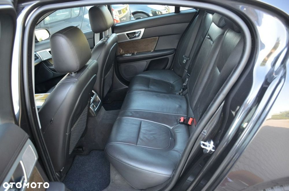 Jaguar XF - 24