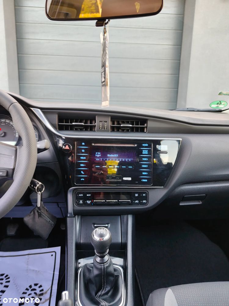 Toyota Auris 1.33 Dual-VVT-i - 14