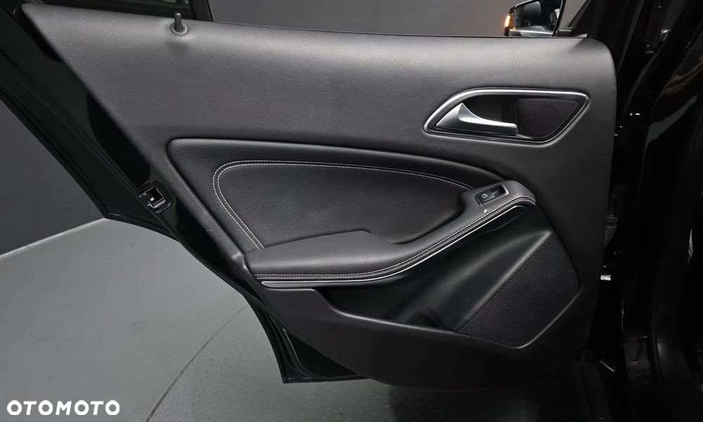 Mercedes-Benz GLA - 25