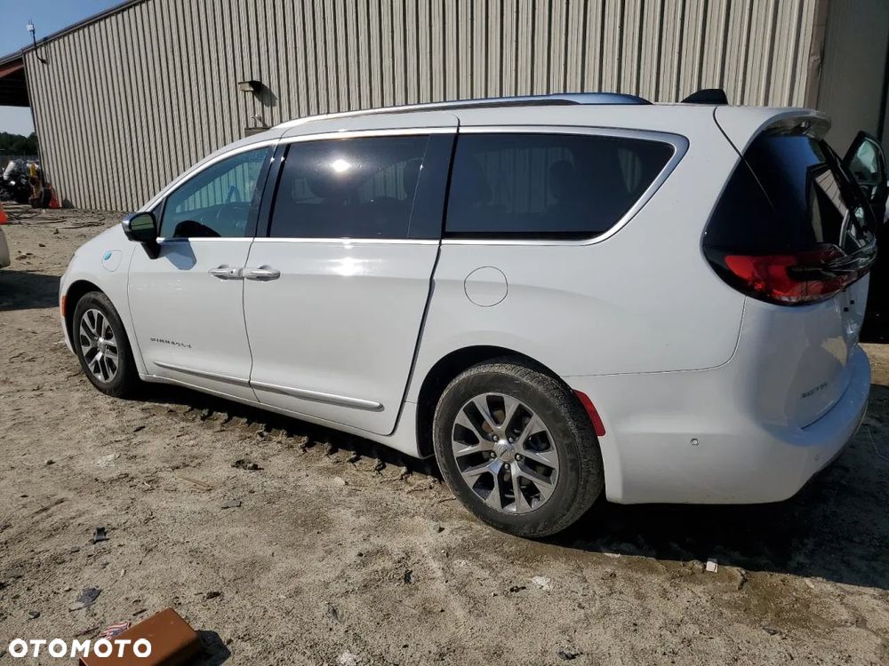 Chrysler Pacifica - 2