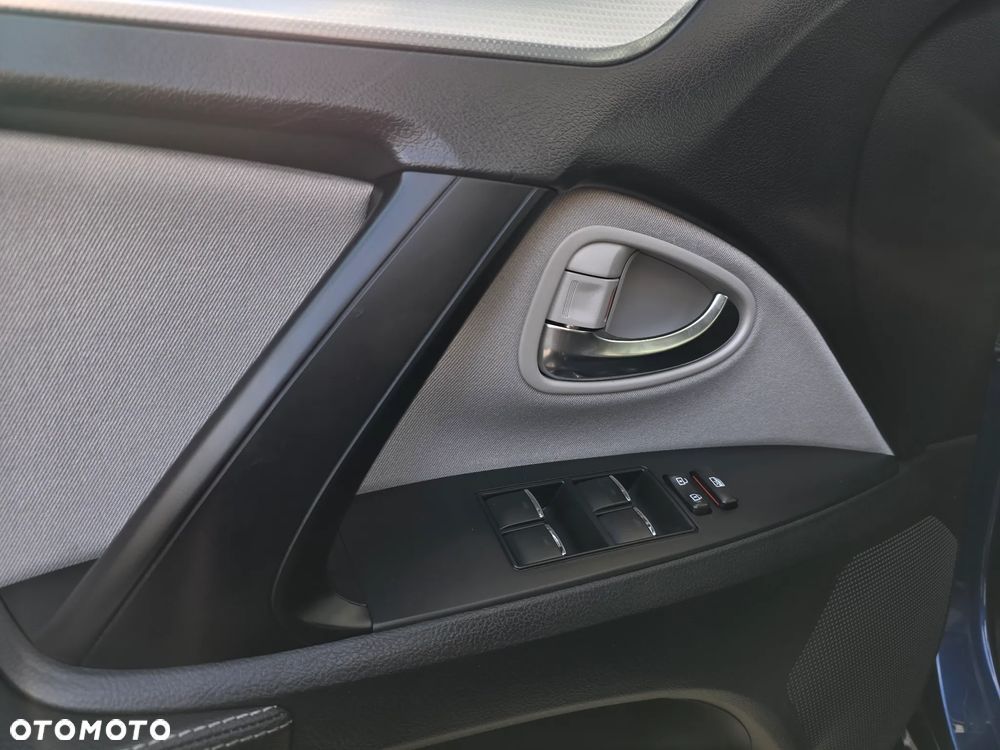 Toyota Avensis - 15