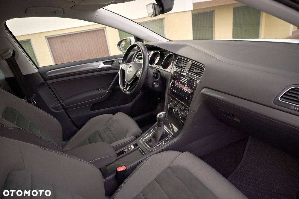 Volkswagen Golf - 29