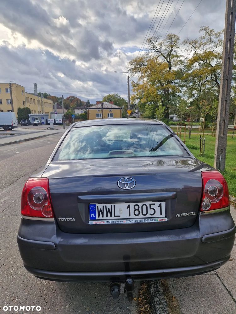 Toyota Avensis - 17