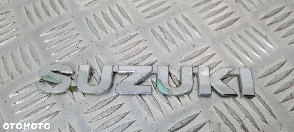 Suzuki Grand Vitara II Emblemat Klapy Bagażnika - 1