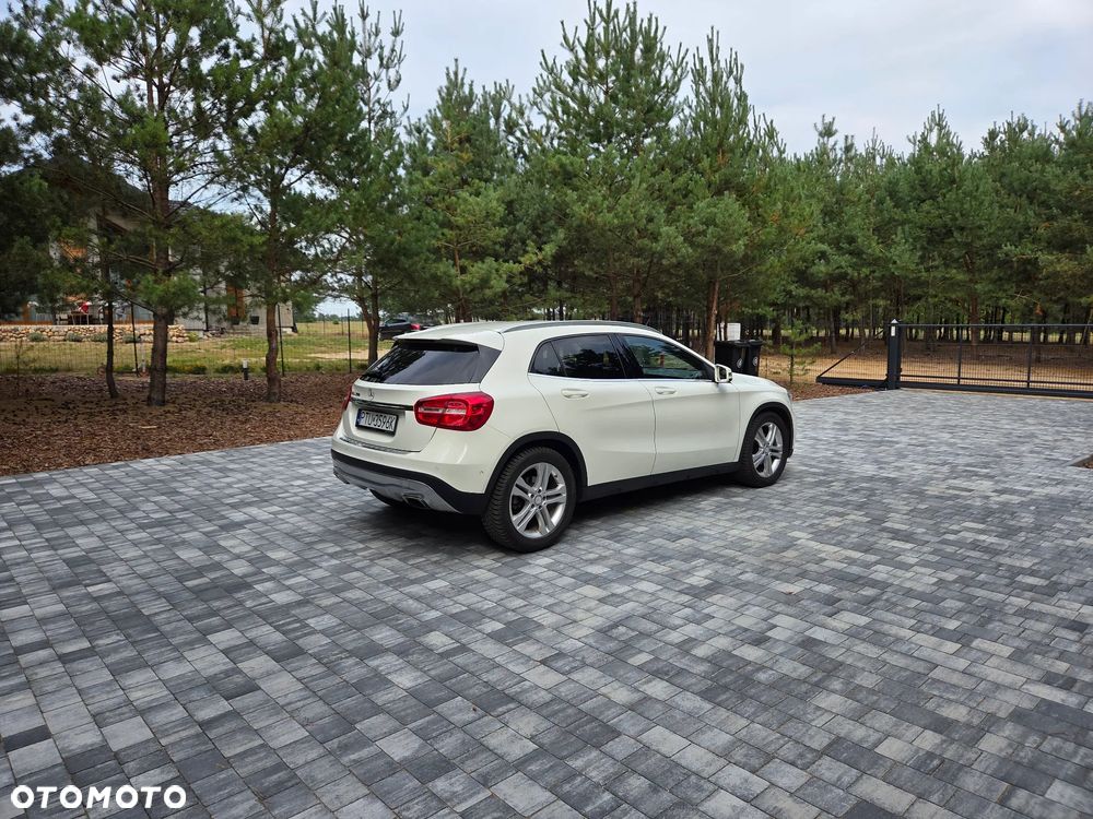 Mercedes-Benz GLA - 10