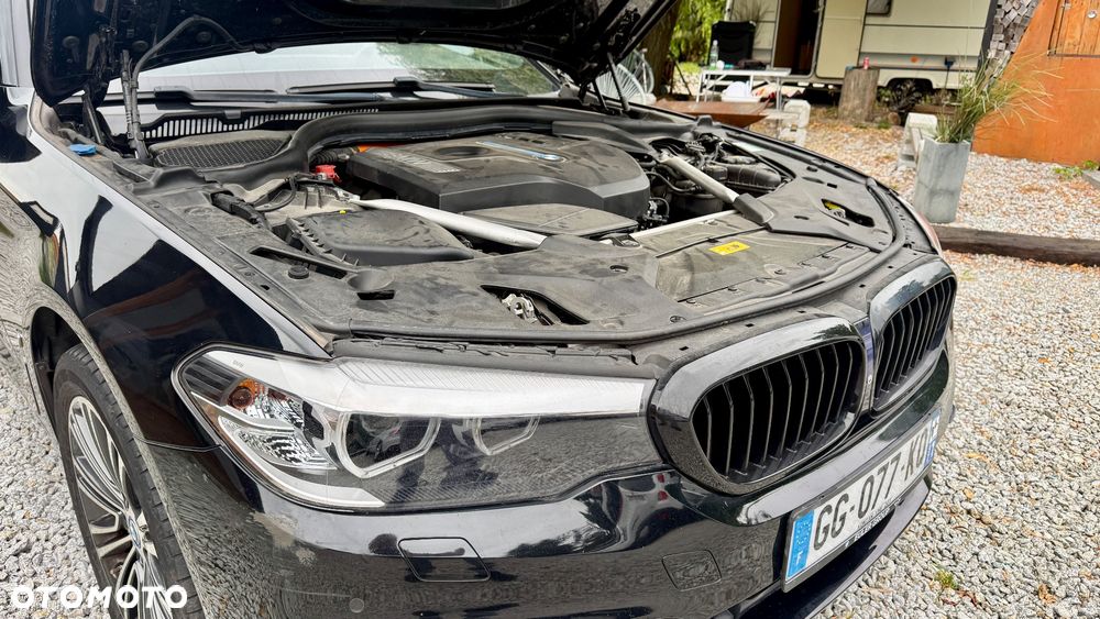 BMW Seria 5 530e iPerformance Luxury Line - 34