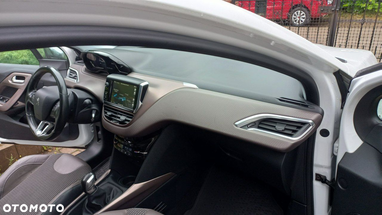 Peugeot 2008 1.6 e-HDi Allure S&S - 23