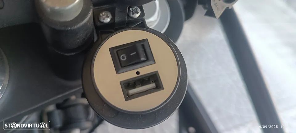 Royal Enfield Himalayan 411 - 29