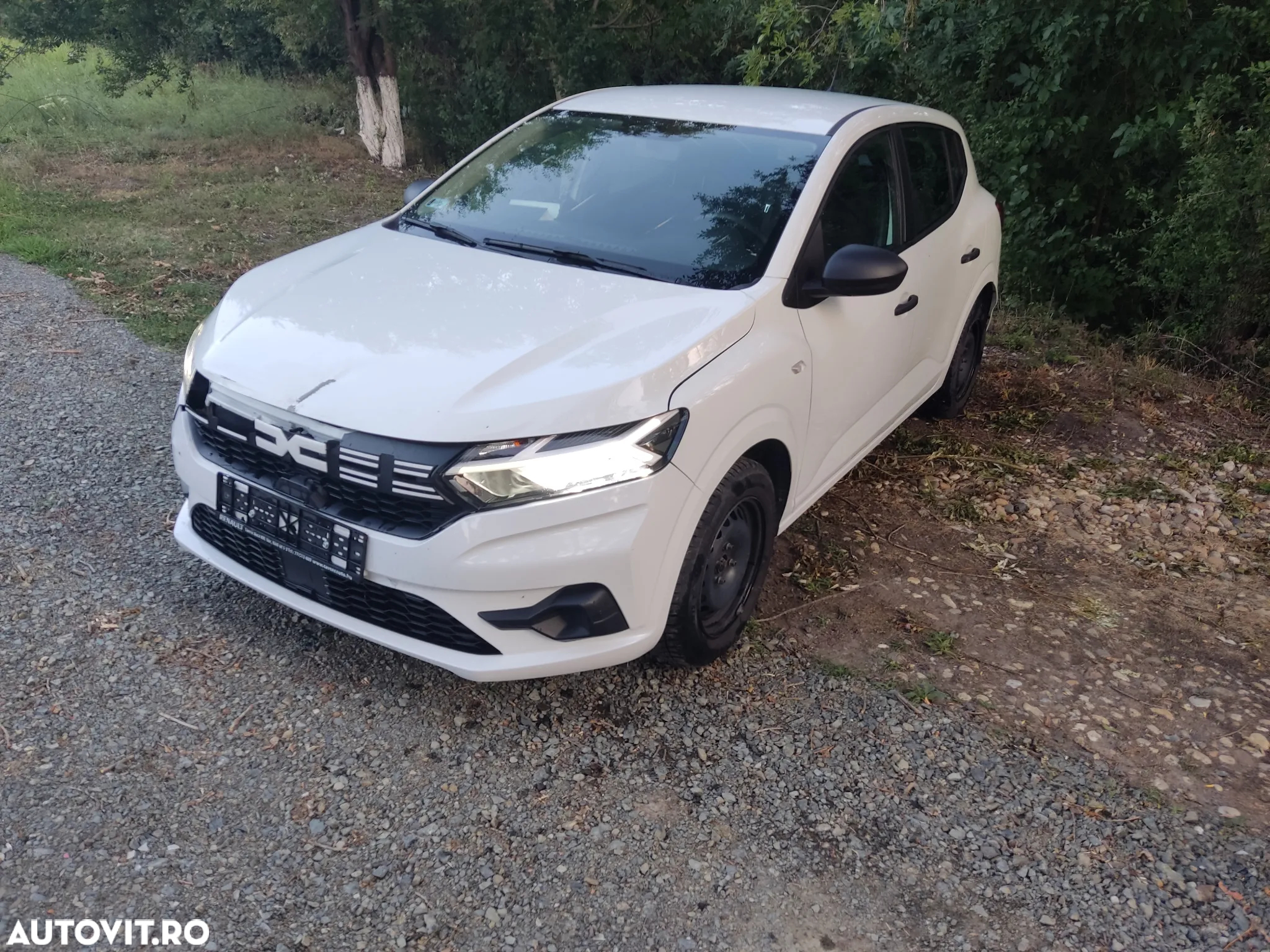 Dacia Sandero TCe 90 Essential - 8