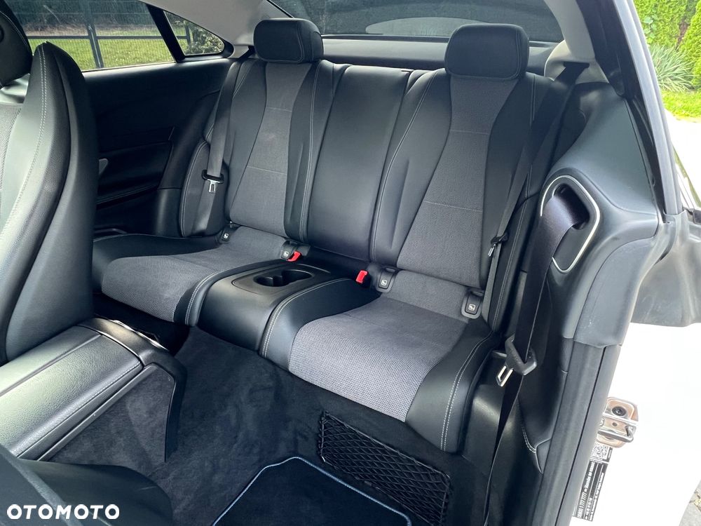 Mercedes-Benz Klasa E - 22