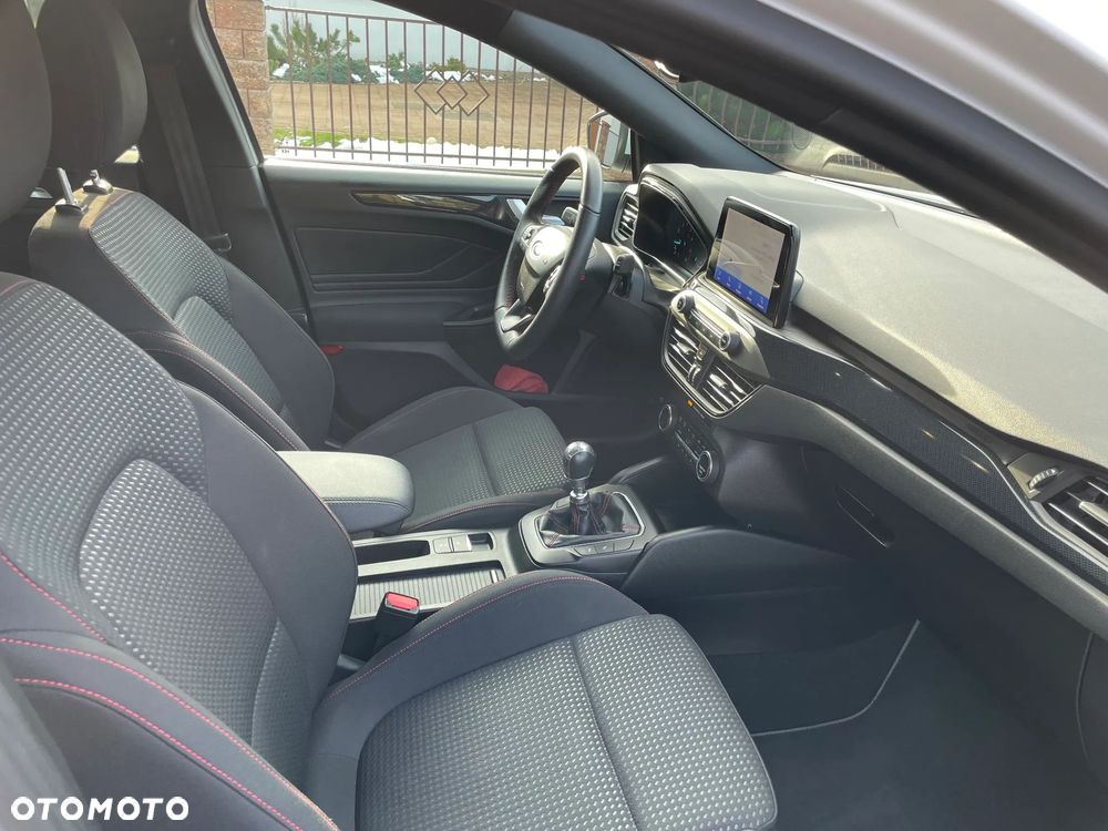 Ford Focus 1.0 EcoBoost Start-Stopp-System ST-LINE DESIGN - 14