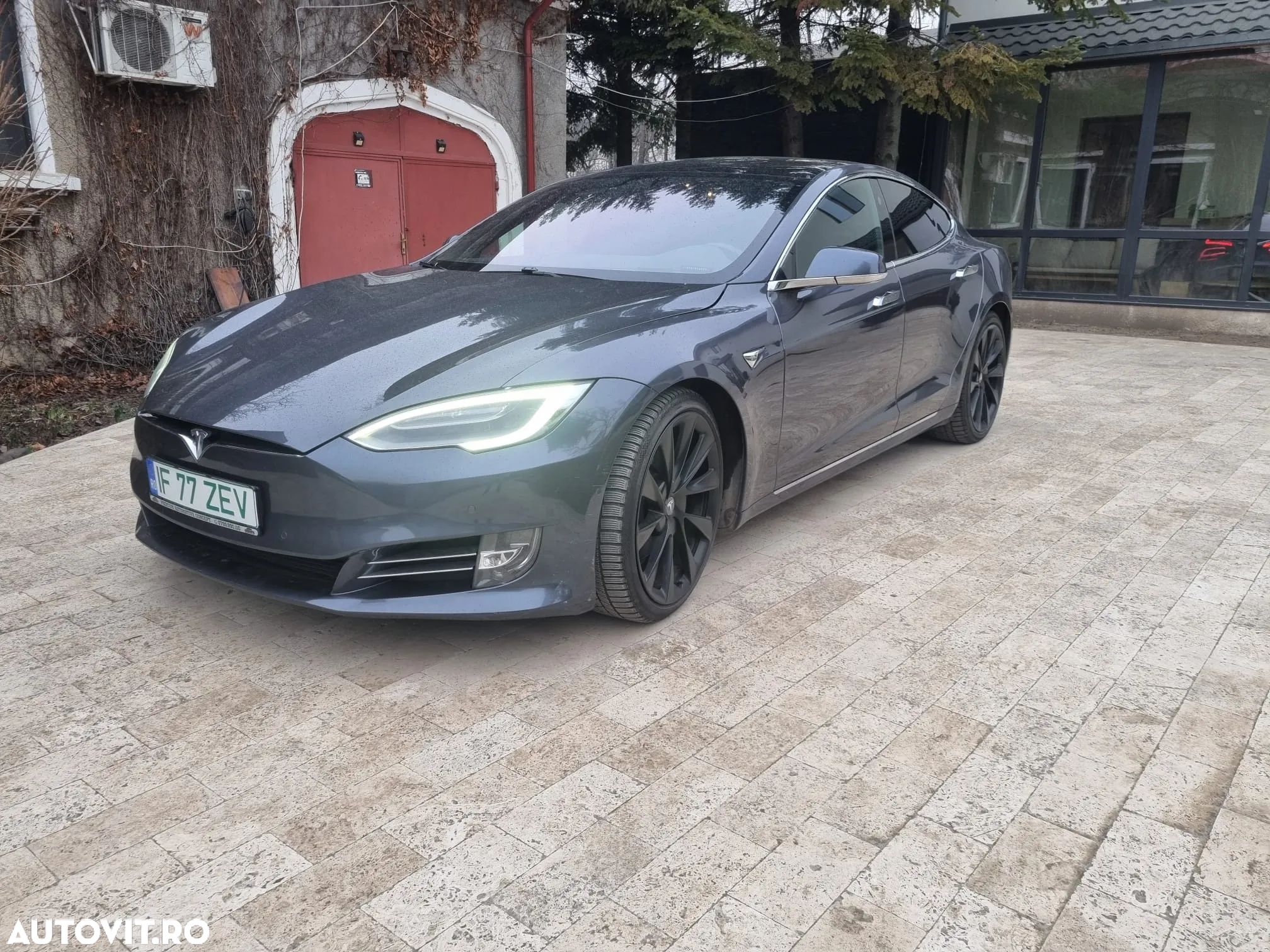 Tesla Model S - 1