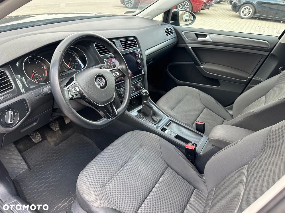 Volkswagen Golf - 10