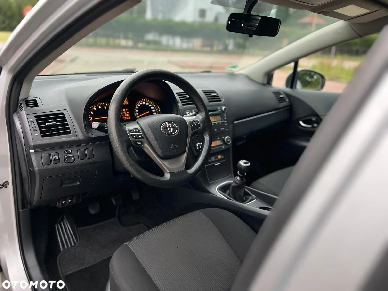 Toyota Avensis Combi 1.6 - 11