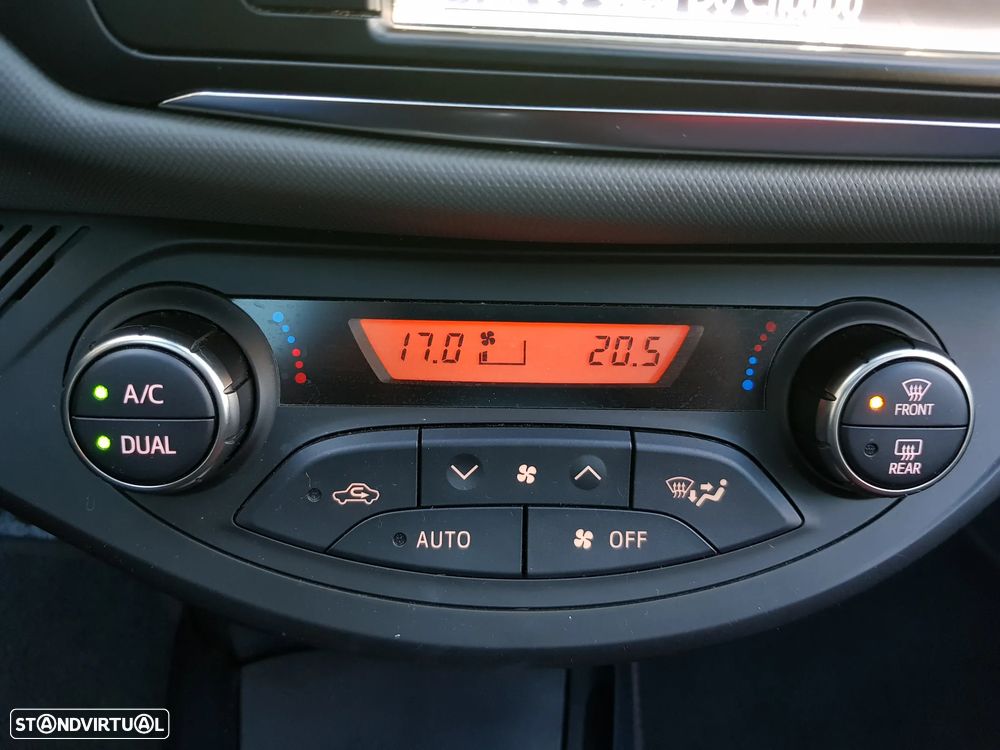 Toyota Yaris 1.4 D-4D Sport+P.Techno +T.Panoramico - 47