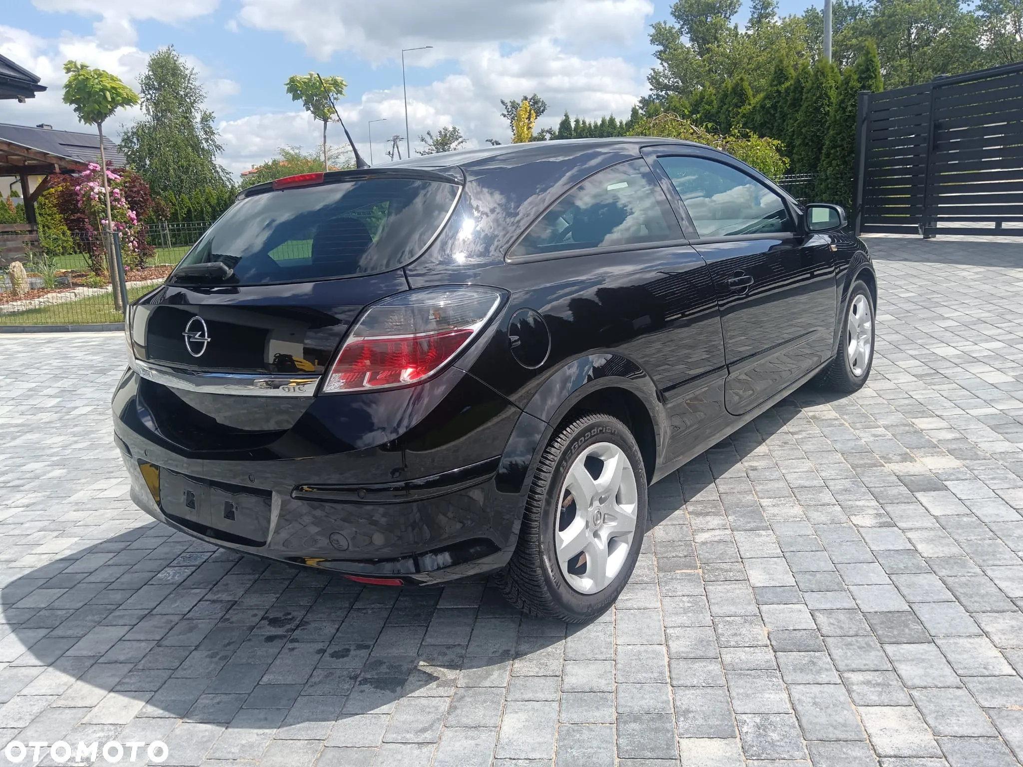 Opel Astra GTC 1.6 - 11