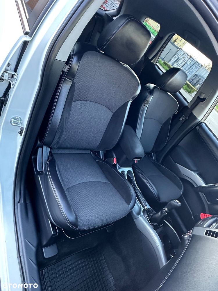 Mitsubishi Outlander 2.0 2WD Invite - 27