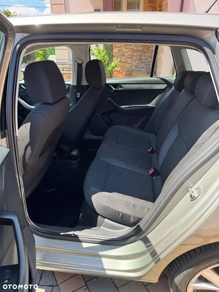 Skoda RAPID 1.6 TDI DSG Ambition - 10