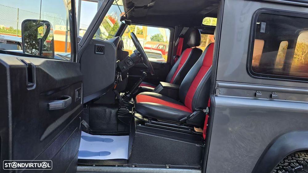 Land Rover Defender 90 SW 2.2 CRD E - 18