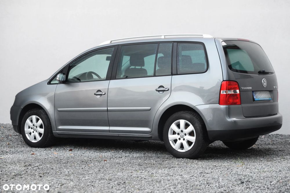 Volkswagen Touran 2.0 TDI Trendline DSG - 3