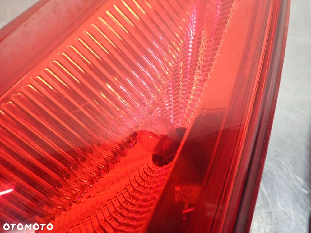 LAMPA PRAWA TYLNA SUZUKI SPLASH 1.0 - 3