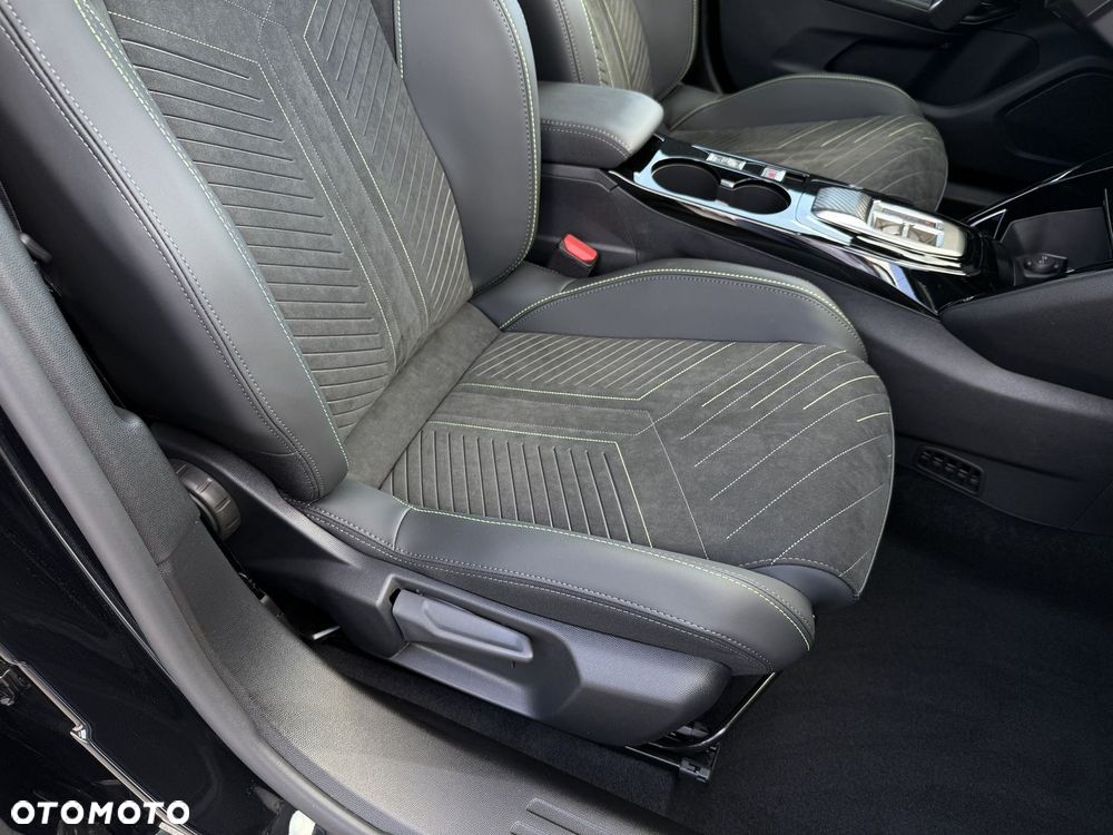 Peugeot 2008 PureTech mHEV GT E-DCS6 - 19