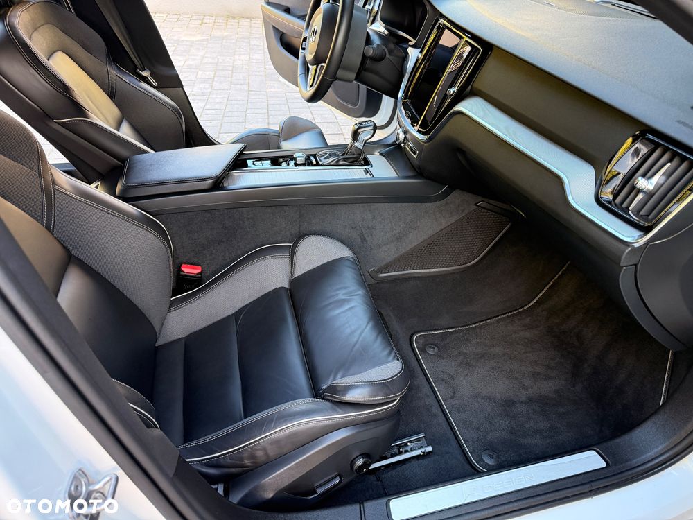 Volvo S60 T4 R-Design First Edition - 6