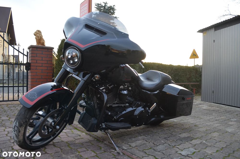 Harley-Davidson Touring Street Glide - 18