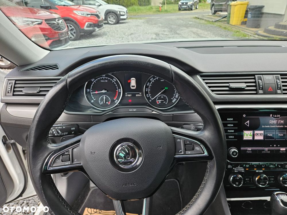 Skoda Superb 2.0 TDI DSG Premium Edition - 39